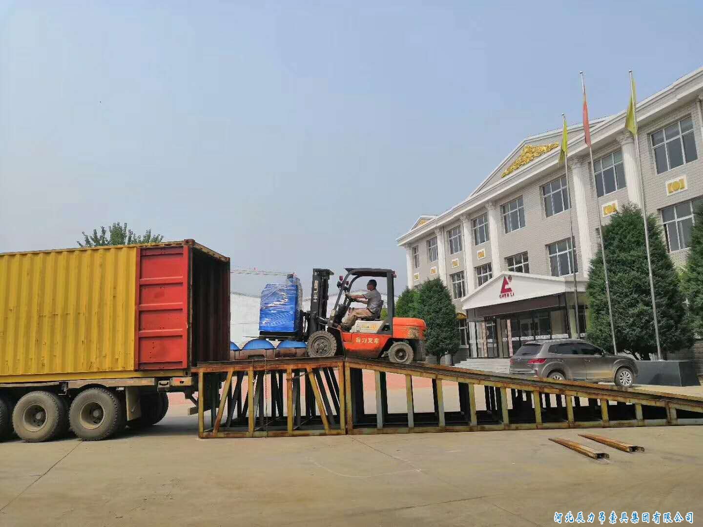 鋼絲繩纏放繩機器，鋼絲繩索具壓制機器，集體裝柜發(fā)貨